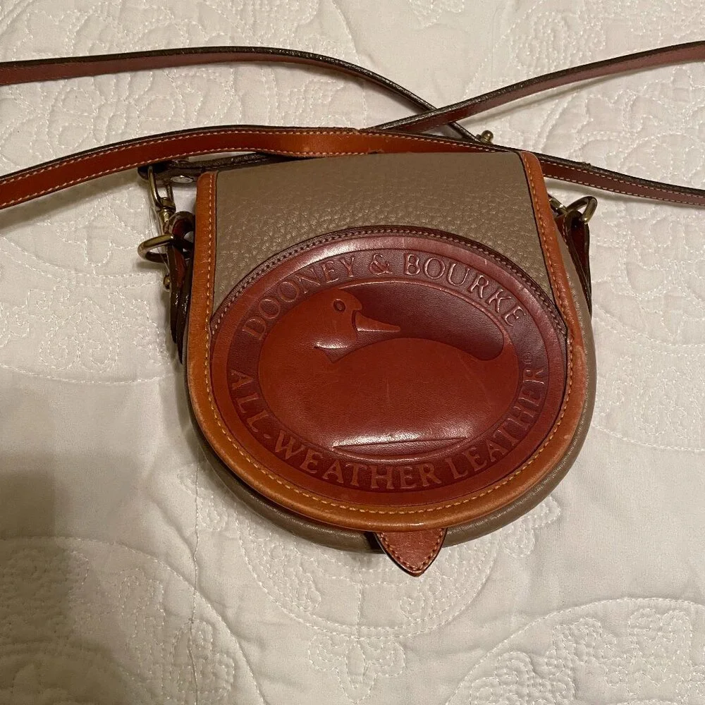 Vintage Dooney & Bourke Big Duck Crossbody handbag damage on strap - Picture 1 of 11